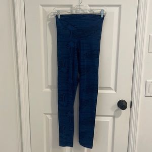 Yoga pants/leggings, size L, blue and black pattern